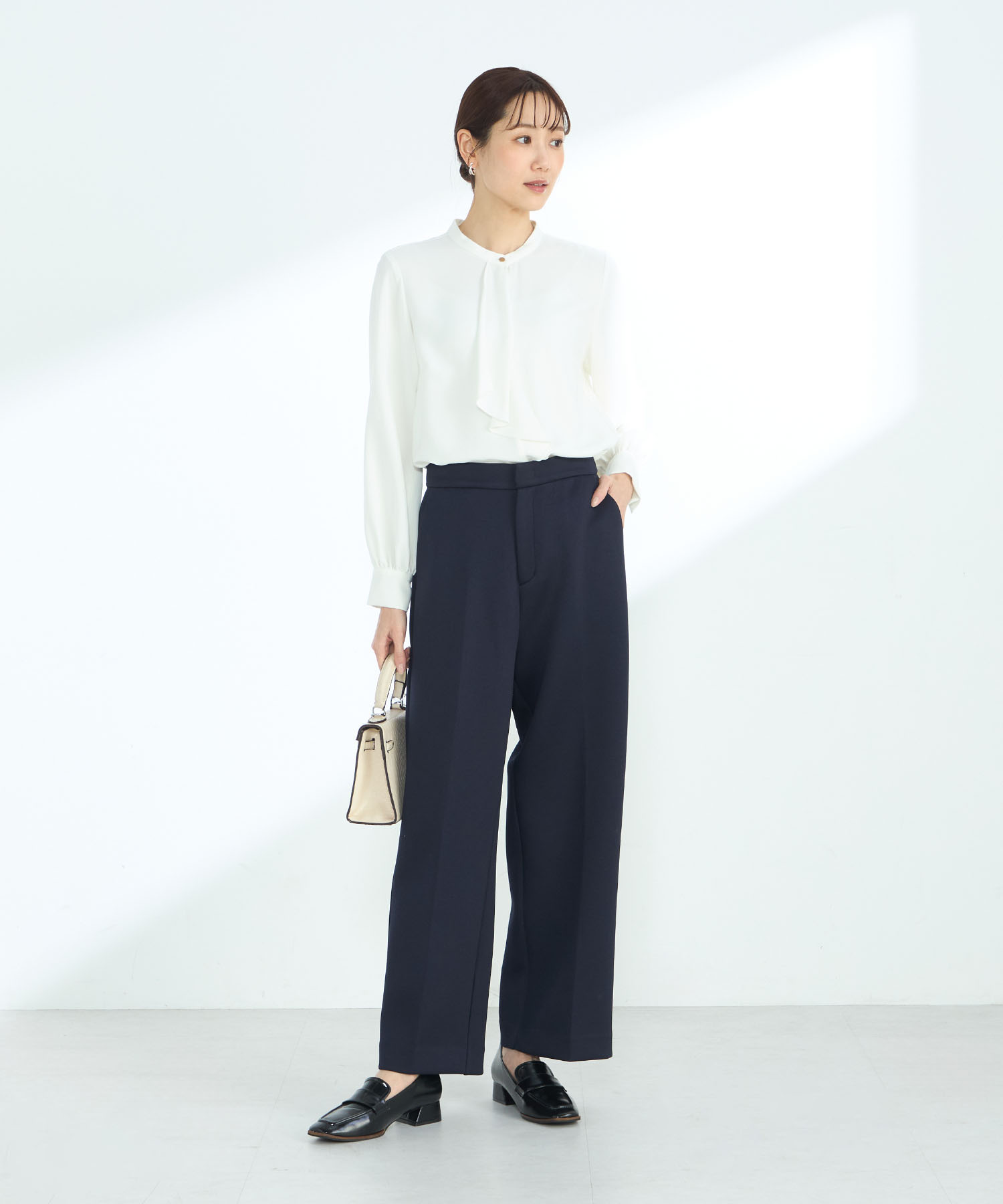 授賞式 服装 女性|品格ある特別な装い完全ガイド