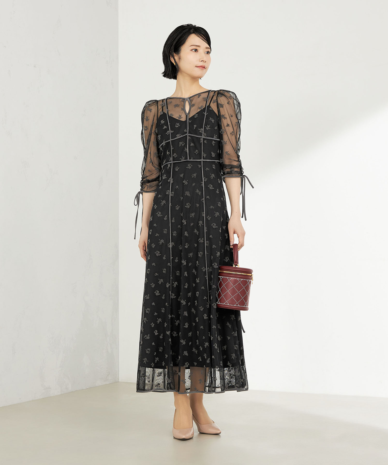 結婚式に黒ドレスはOK?喪服と差をつける着こなしマナー&コーデ術完全ガイド