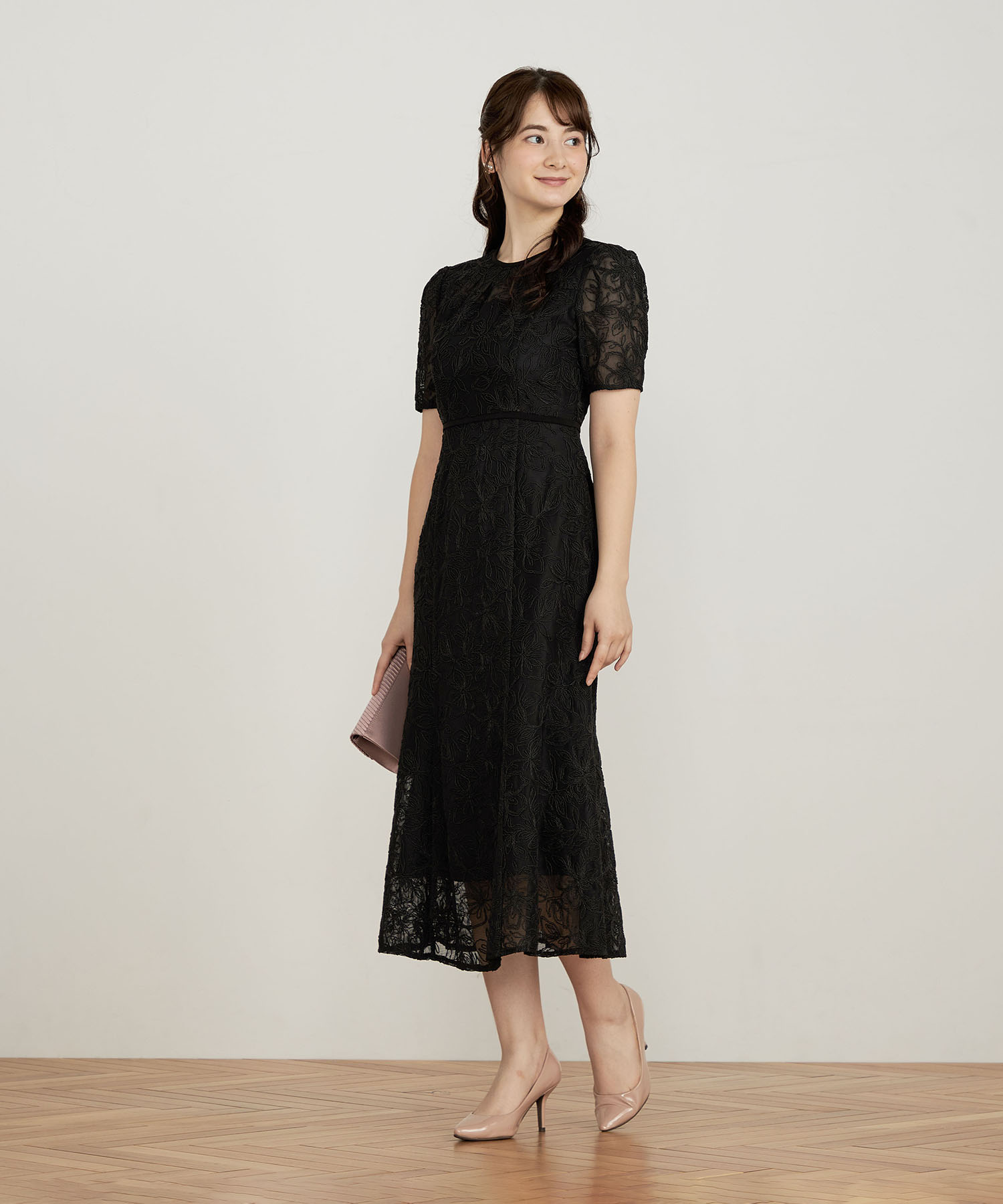 結婚式に黒ドレスはOK?基本のマナー