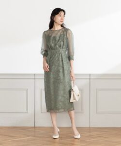 お宮参りの秋の服装｜寒暖差に負けない家族の装いと防寒のコツ